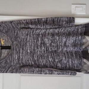 Princess Vera Wang Black and White Knit Top With Zipper on back